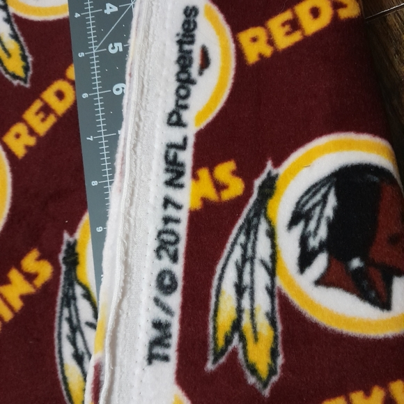 Washington Redskins Indian Symbol 4' Logo Fleece Material 36"x58" Out of Print - Picture 3 of 3